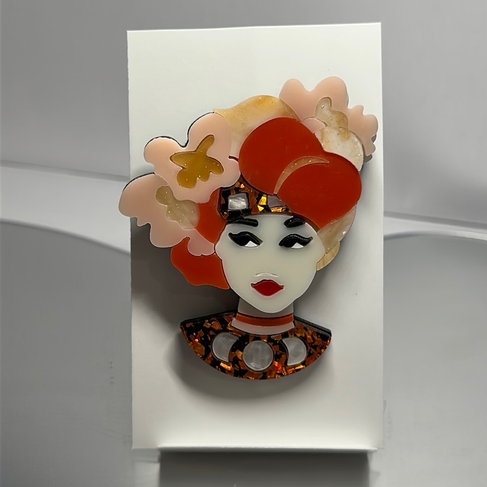 Beautiful Girl Brooch / Scarf Pin #106